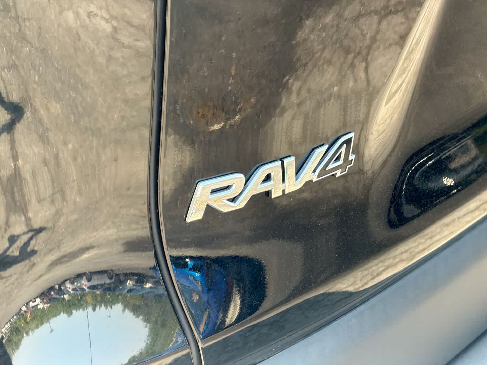 Thumbnail: 2022 Toyota RAV4 - 12