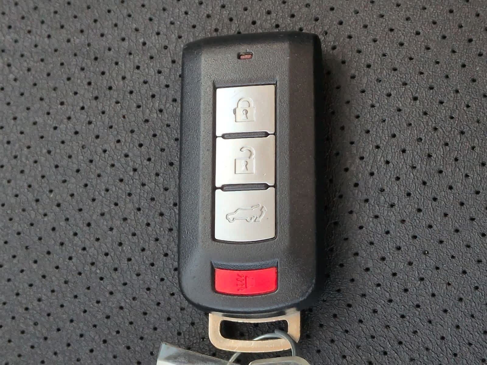 Thumbnail: 2017 Mitsubishi Outlander - 37