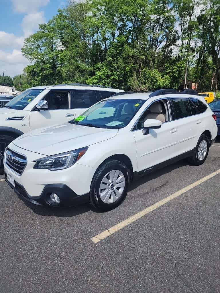 2018 Subaru Outback Premium Hero Image