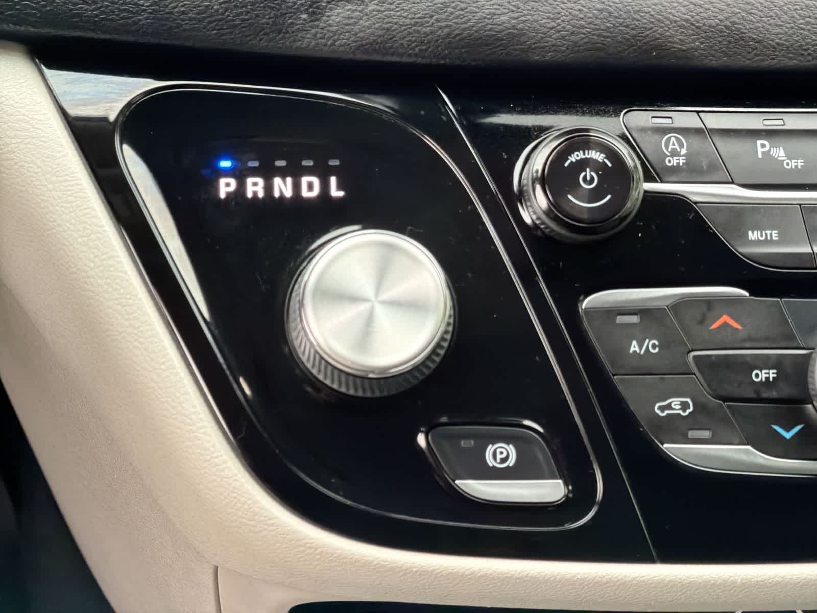 Thumbnail: 2022 Chrysler Pacifica - 32
