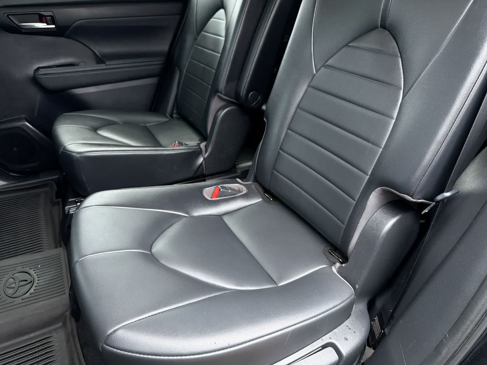 Thumbnail: 2021 Toyota Highlander - 20