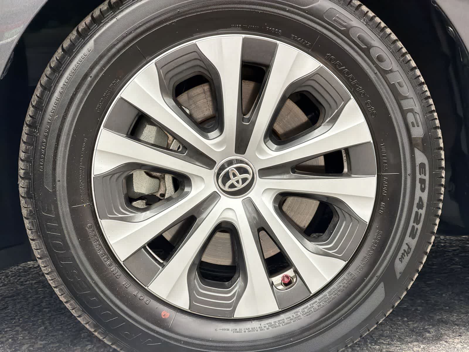 Thumbnail: 2022 Toyota Prius Prime - 14