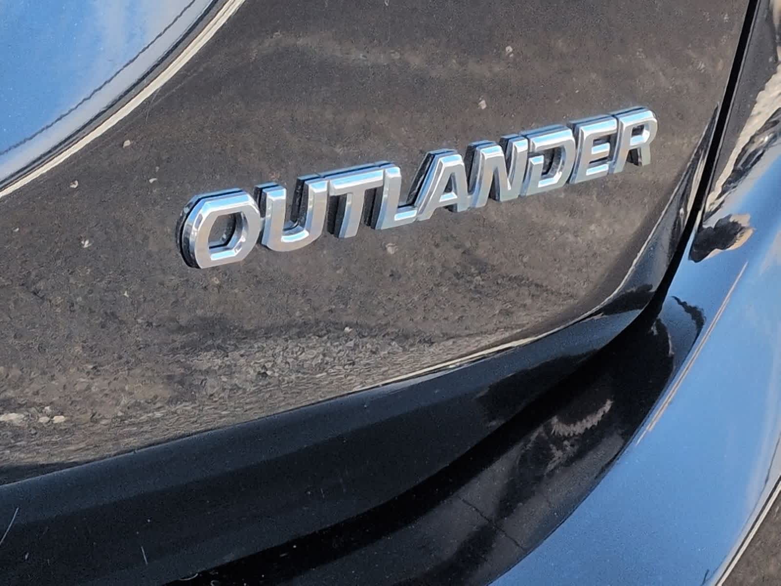 Thumbnail: 2019 Mitsubishi Outlander - 13