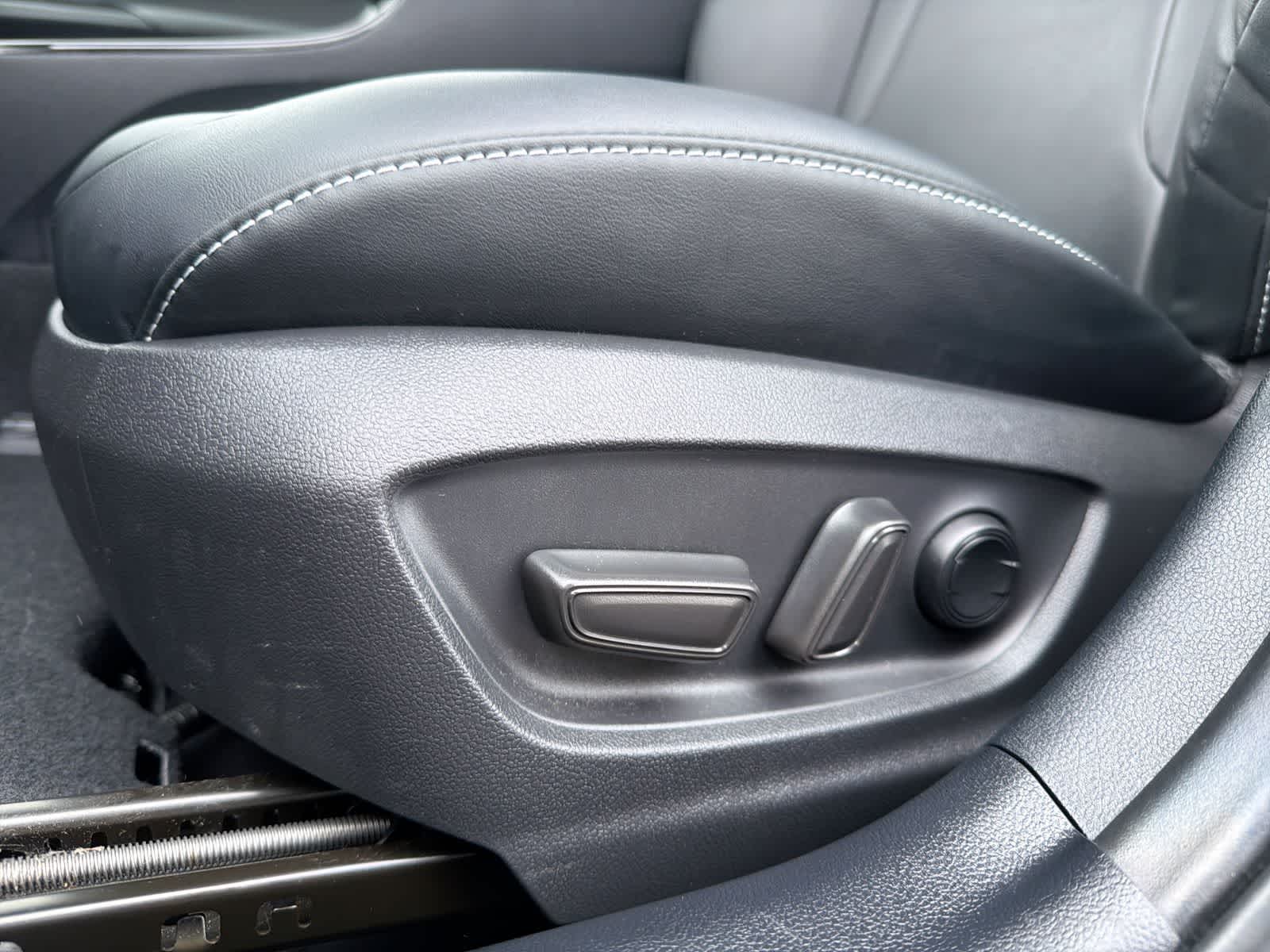 Thumbnail: 2022 Toyota Prius Prime - 18