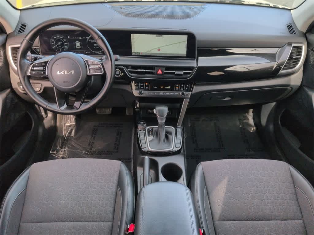 Thumbnail: 2024 Kia Seltos - 16