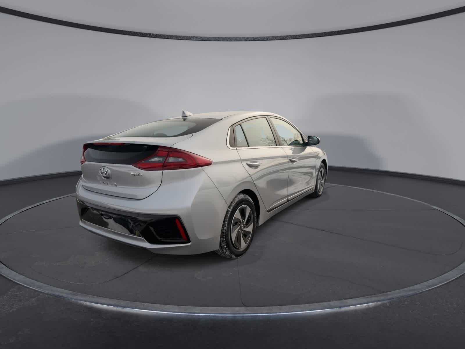 Thumbnail: 2017 Hyundai Ioniq - 8