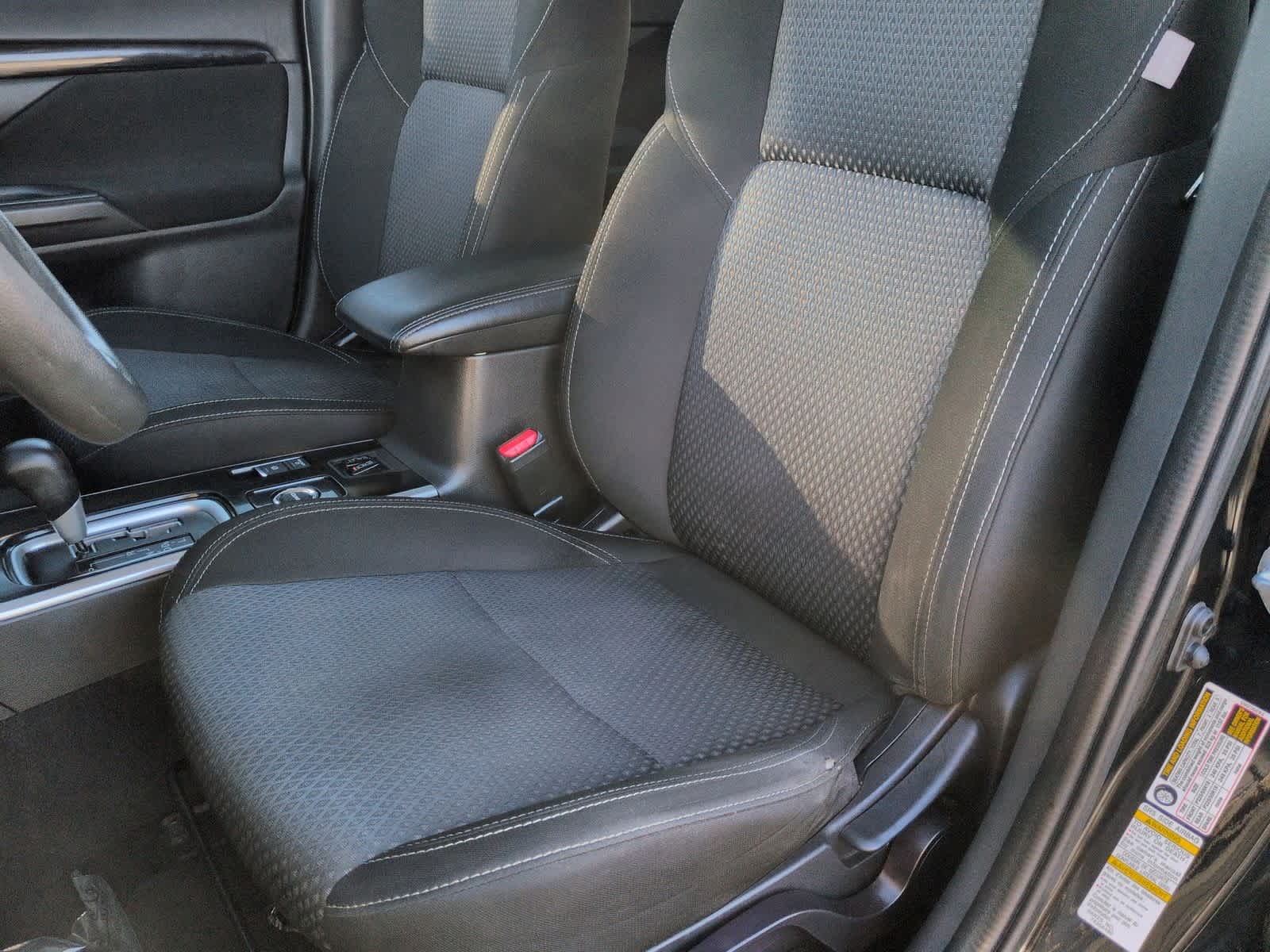 Thumbnail: 2019 Mitsubishi Outlander - 17