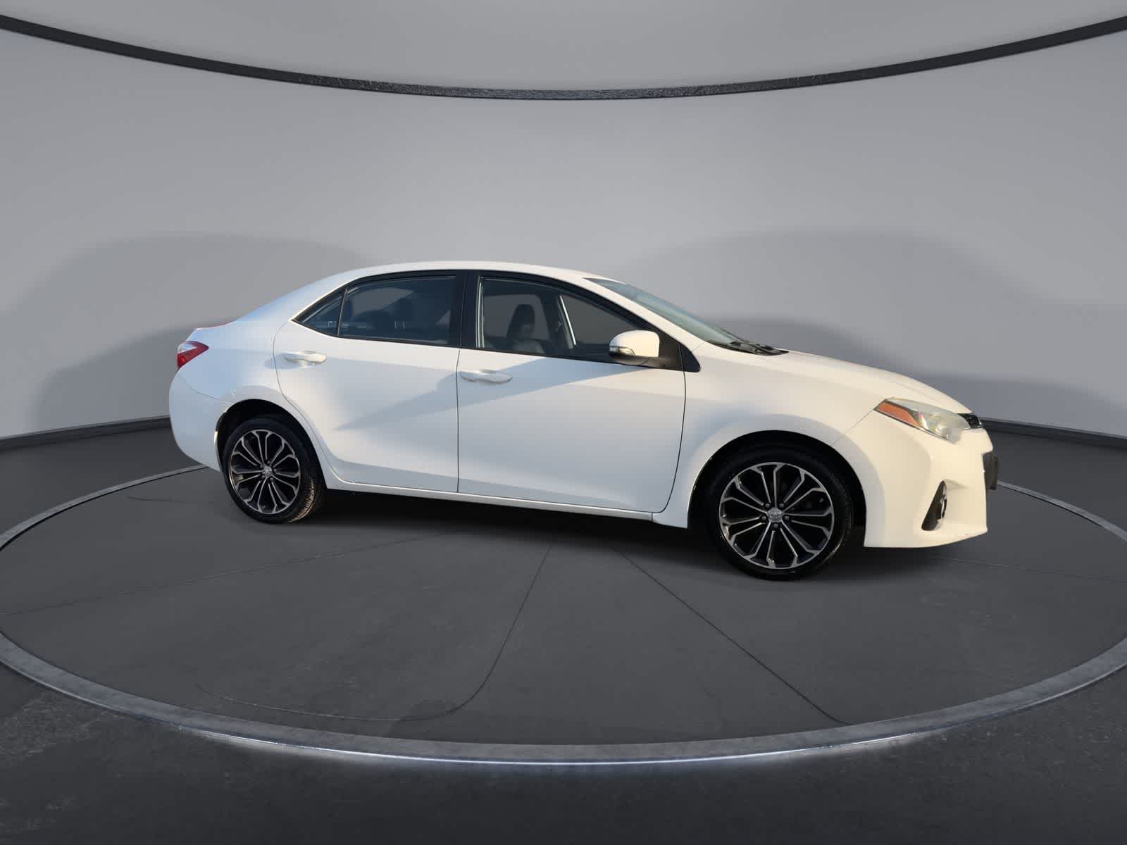 Thumbnail: 2015 Toyota Corolla - 9