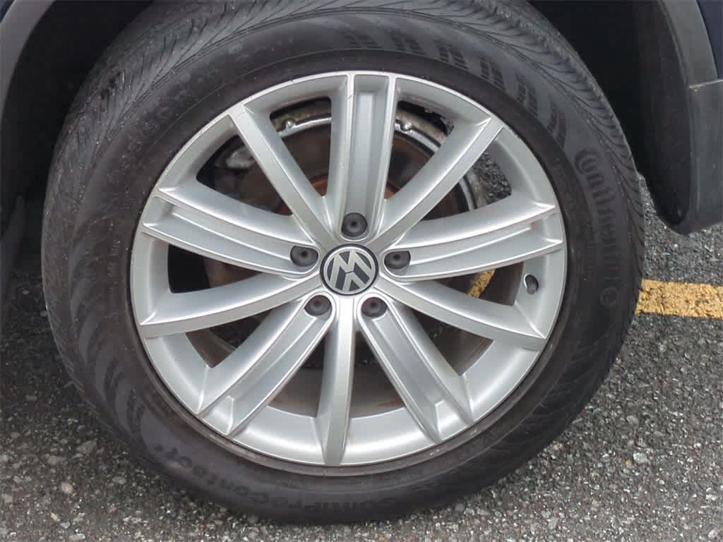 2015 Volkswagen Tiguan SE 14