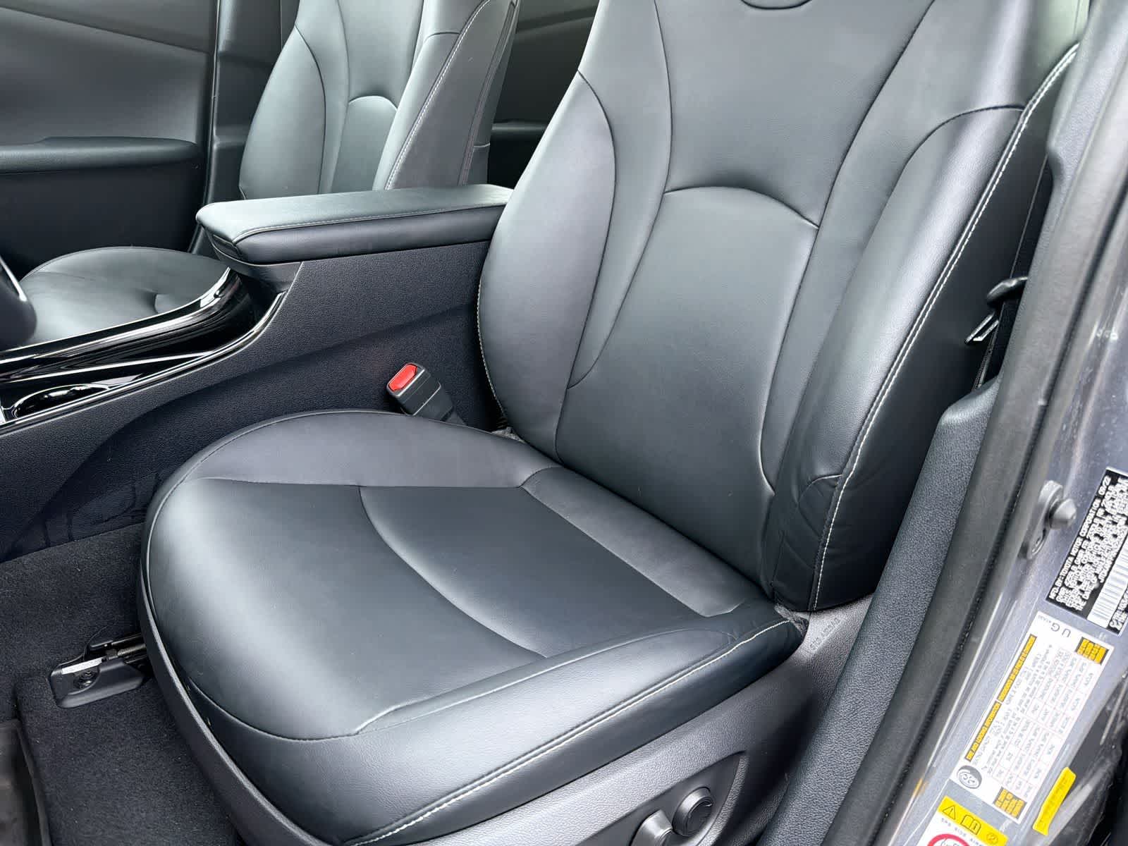 Thumbnail: 2022 Toyota Prius Prime - 17