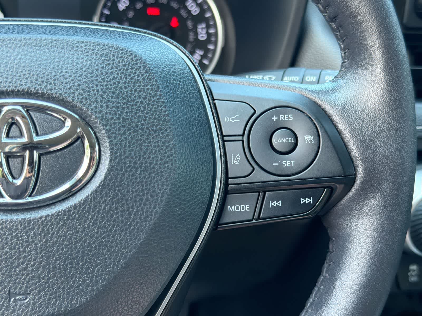 Thumbnail: 2022 Toyota RAV4 - 25