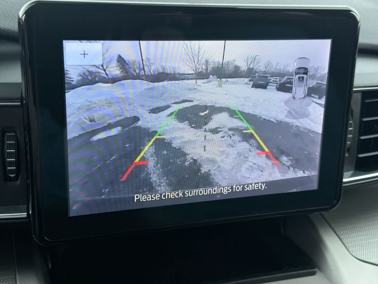 Thumbnail: 2021 Ford Explorer - 32