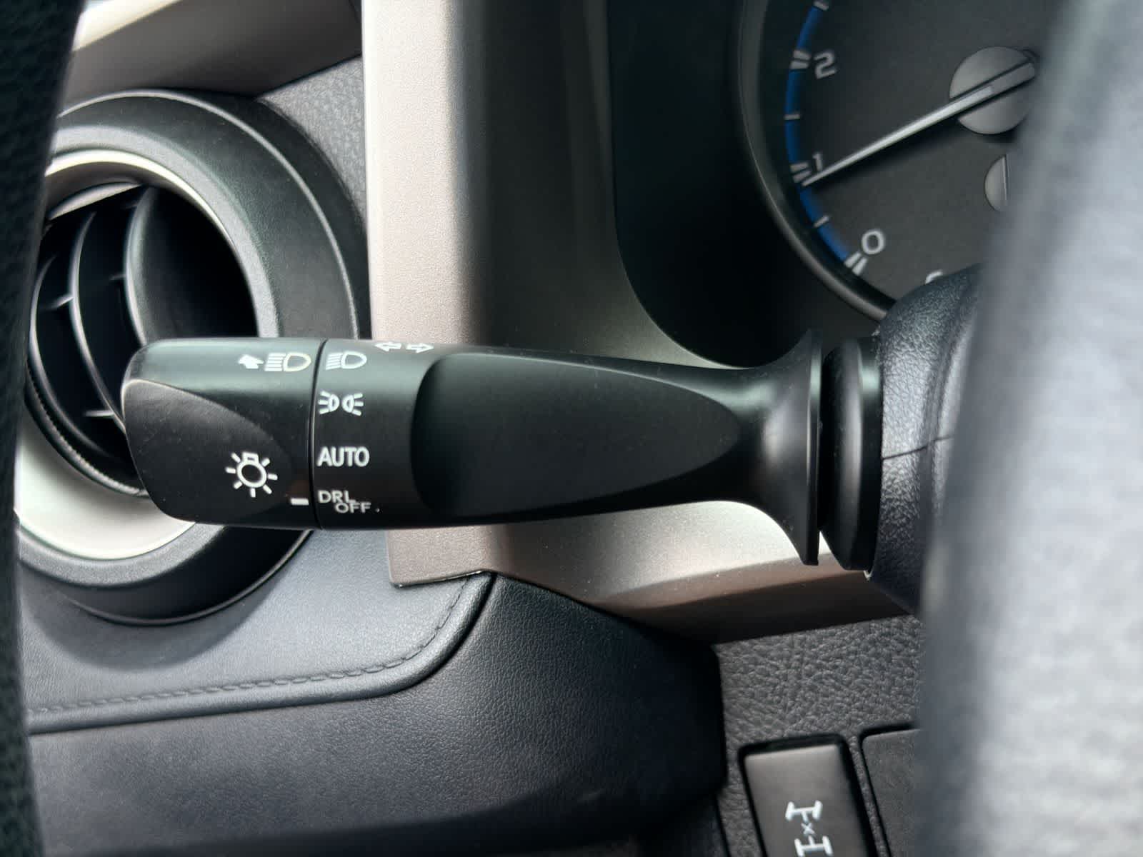 Thumbnail: 2018 Toyota RAV4 - 26