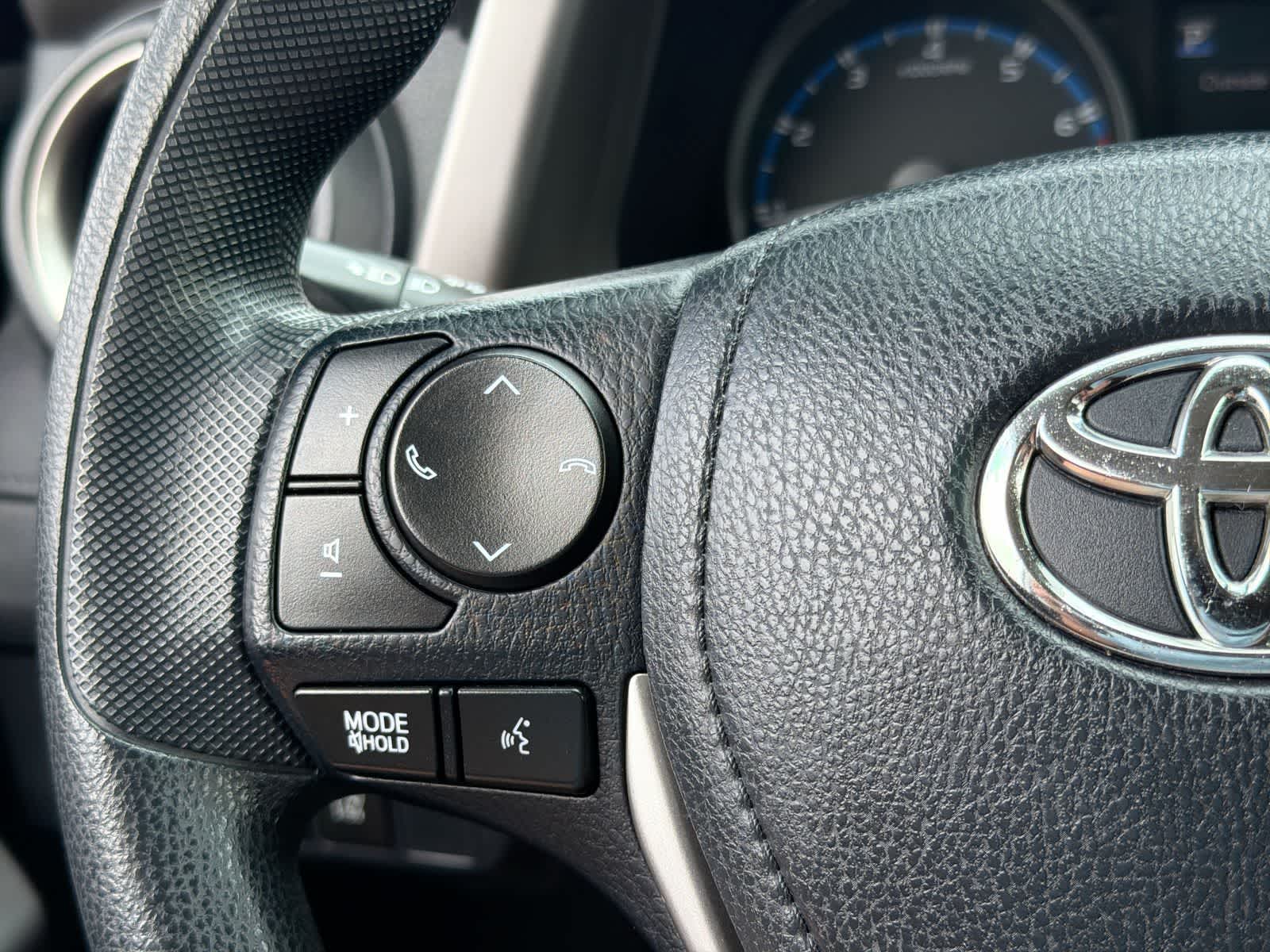 Thumbnail: 2018 Toyota RAV4 - 23