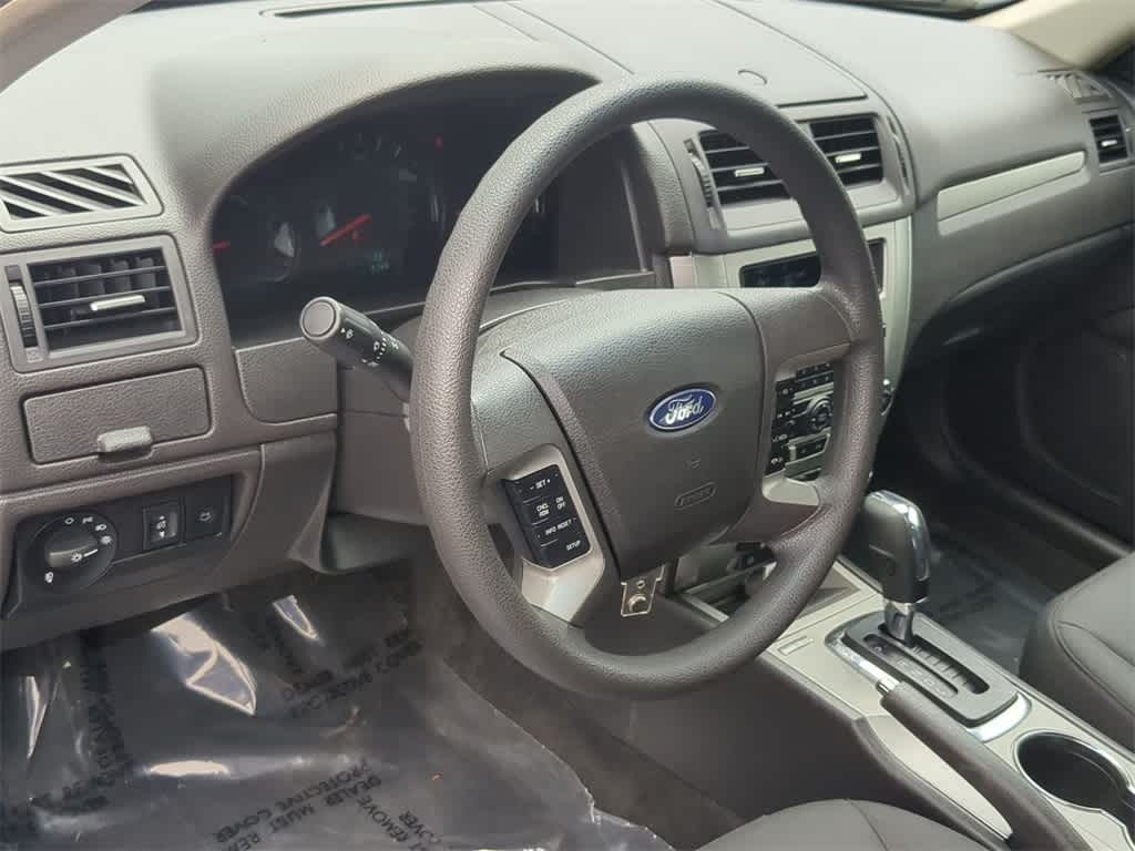 2012 Ford Fusion SE 10