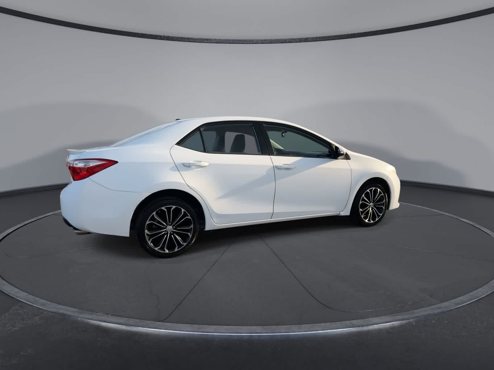 Thumbnail: 2015 Toyota Corolla - 8