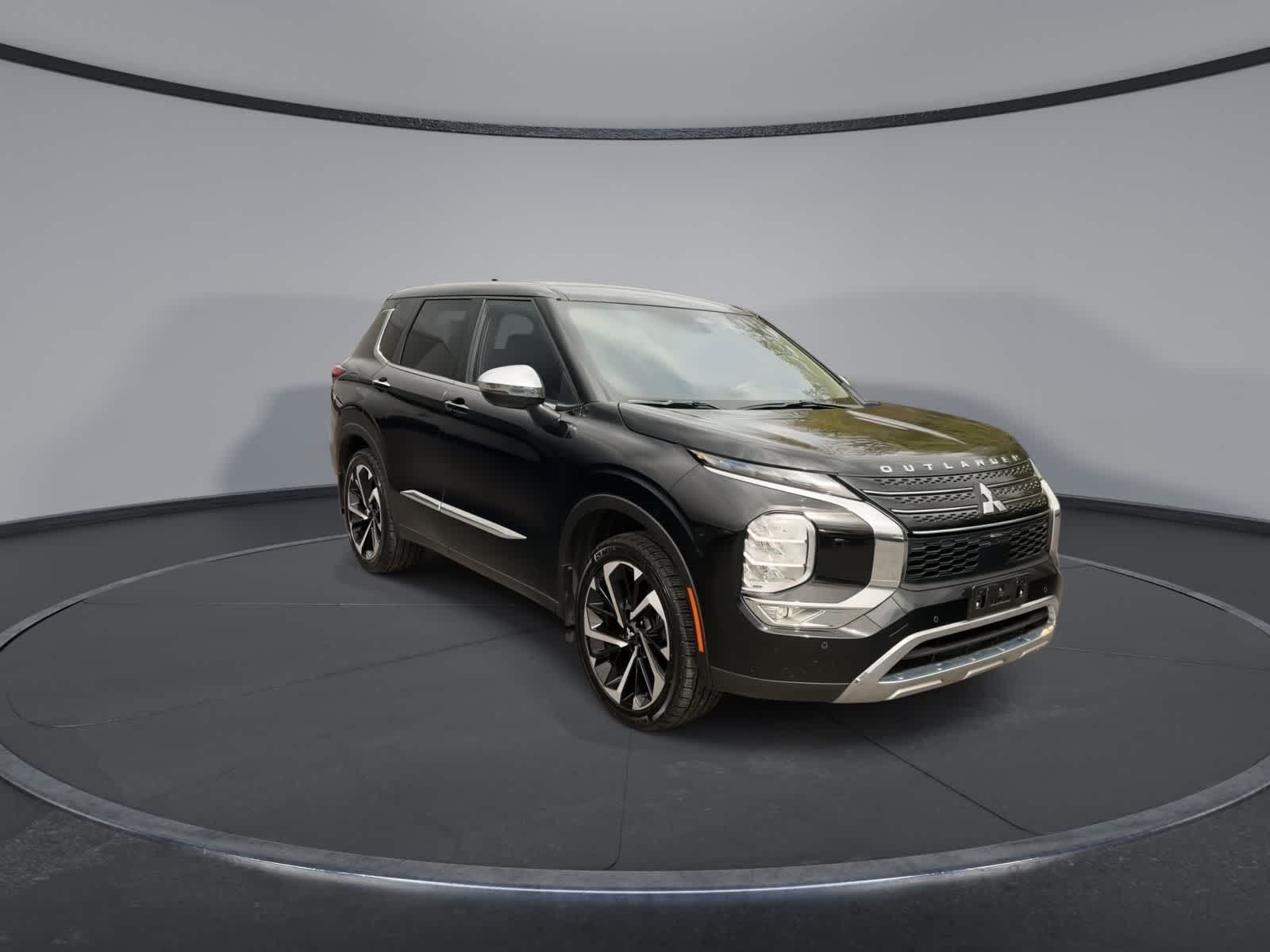 Thumbnail: 2022 Mitsubishi Outlander - 2