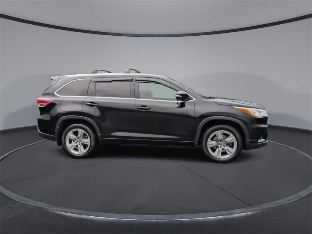 Thumbnail: 2016 Toyota Highlander - 9
