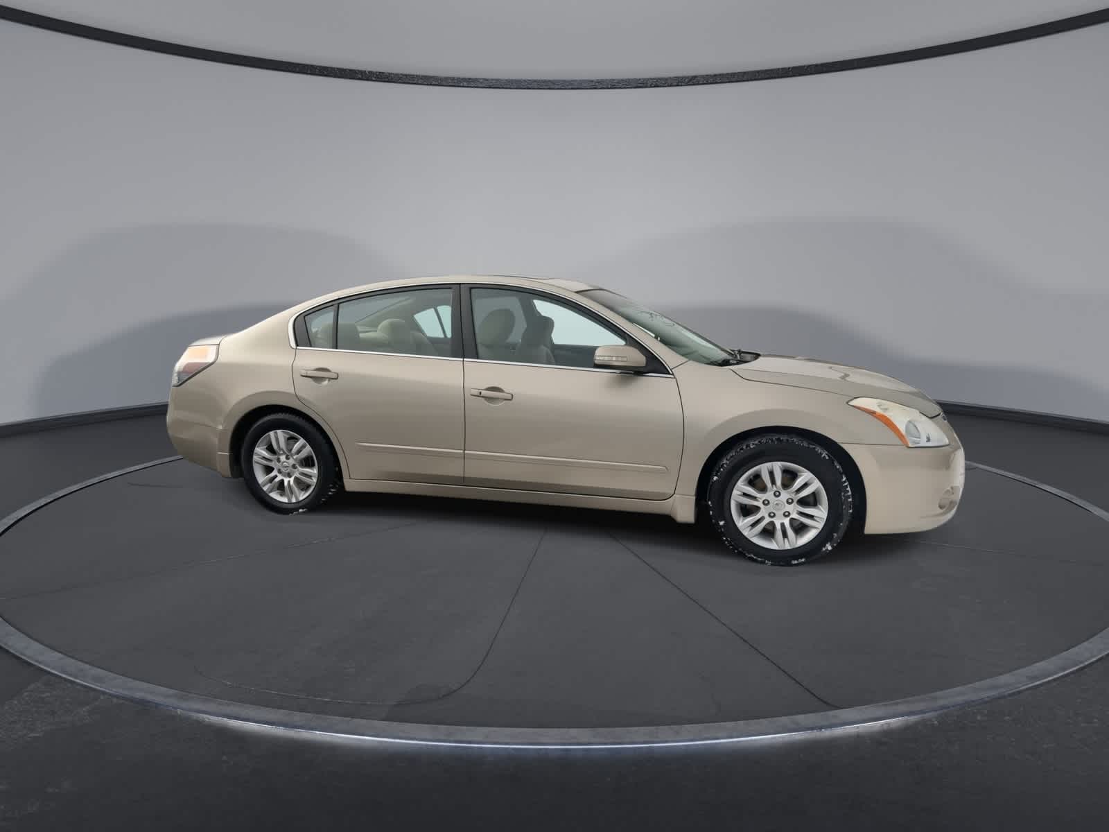 Thumbnail: 2010 Nissan Altima - 9