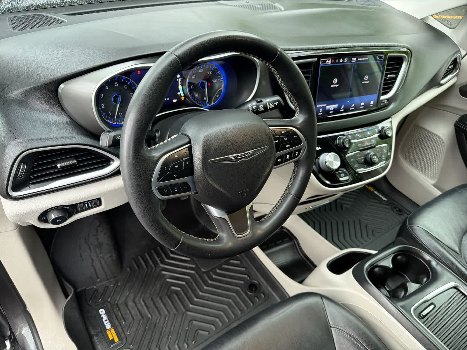 Thumbnail: 2022 Chrysler Pacifica - 10
