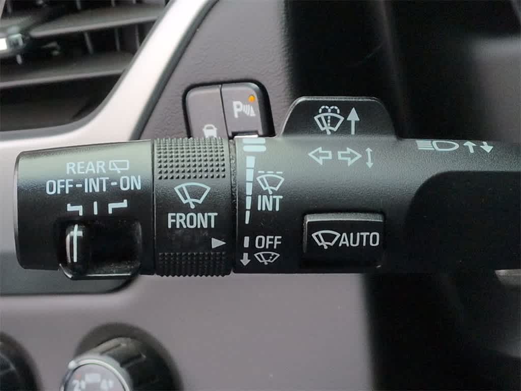 Thumbnail: 2018 Chevrolet Tahoe - 29