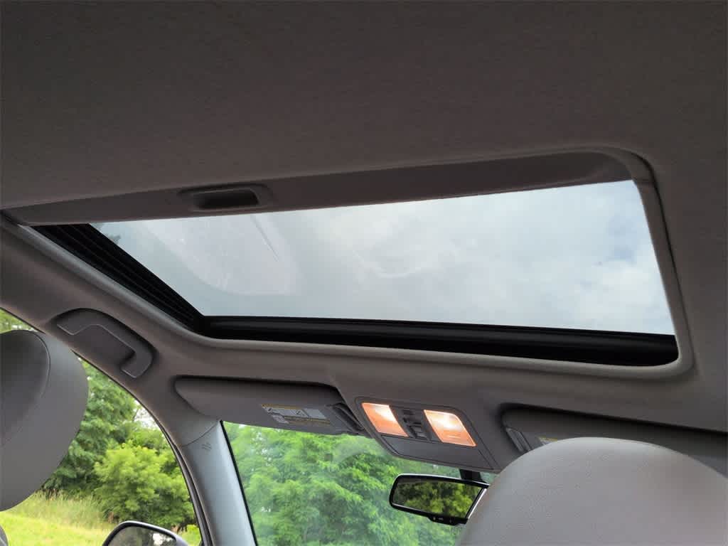 Thumbnail: 2011 Toyota RAV4 - 23