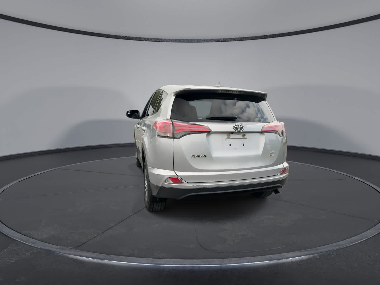 Thumbnail: 2018 Toyota RAV4 - 6
