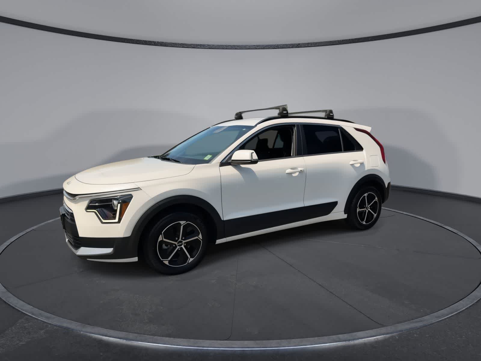 Thumbnail: 2024 Kia Niro - 3