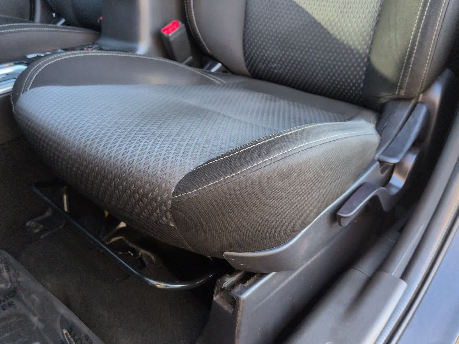 Thumbnail: 2019 Mitsubishi Outlander - 18