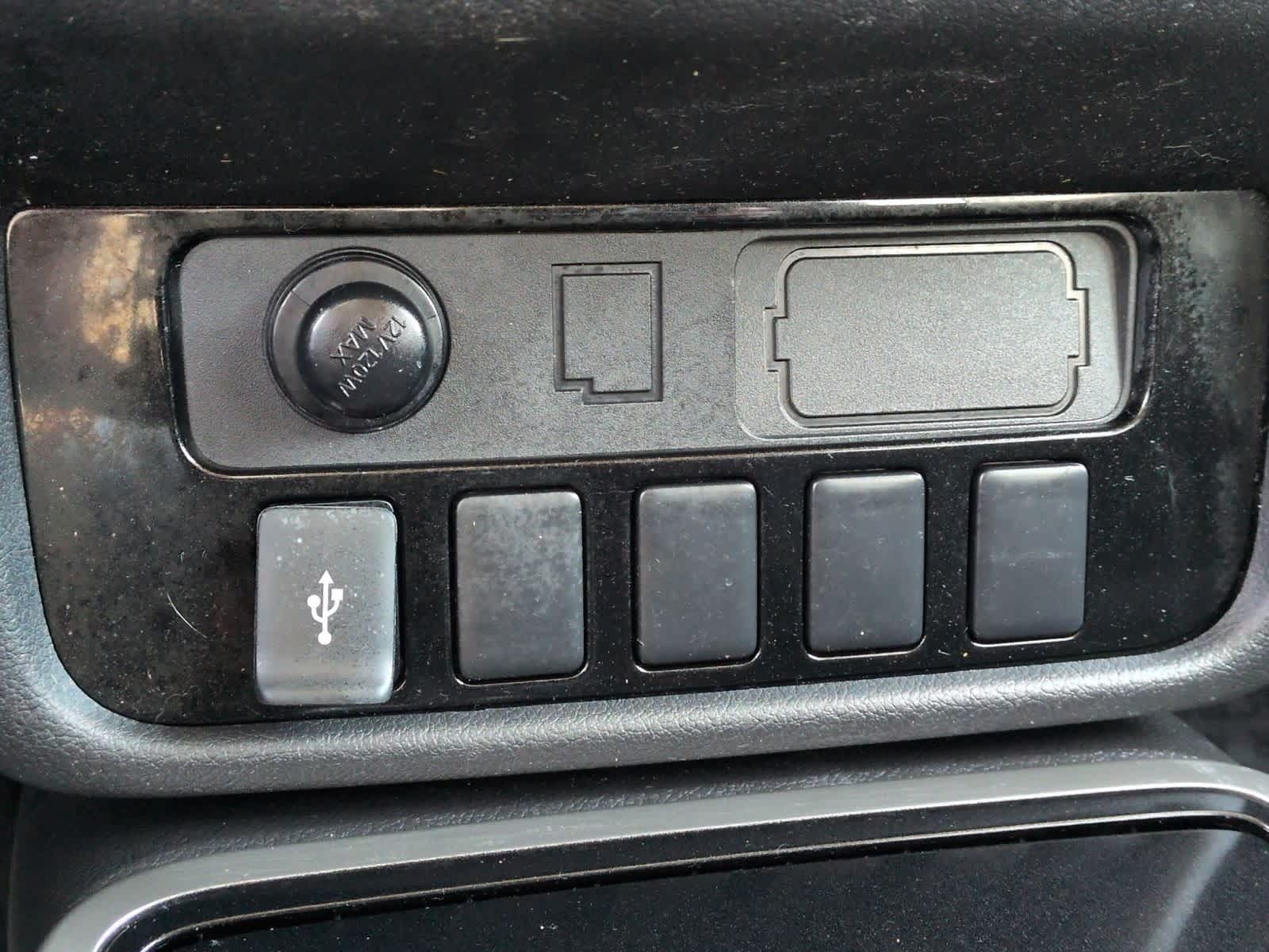 Thumbnail: 2019 Mitsubishi Outlander - 31