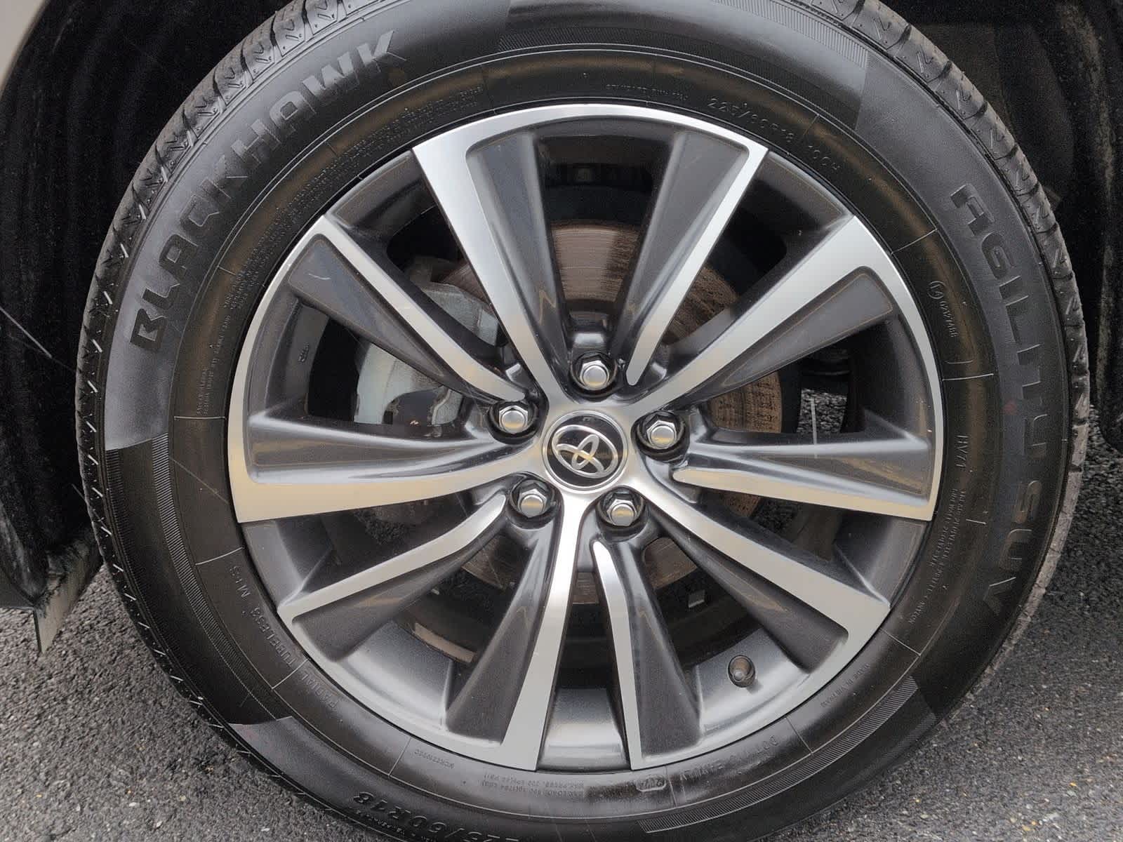 Thumbnail: 2022 Toyota Venza - 14