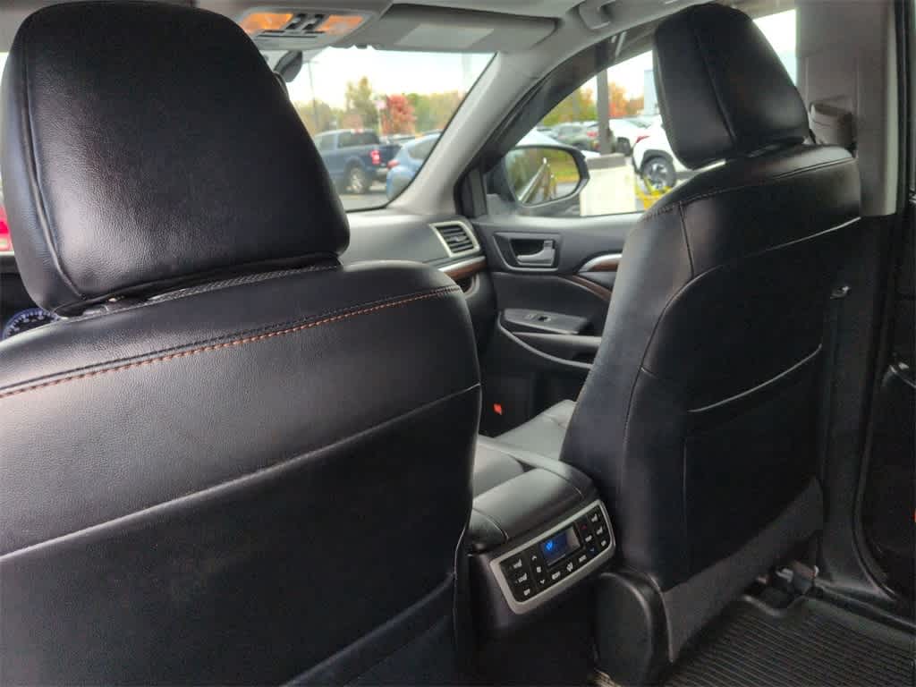 Thumbnail: 2016 Toyota Highlander - 19