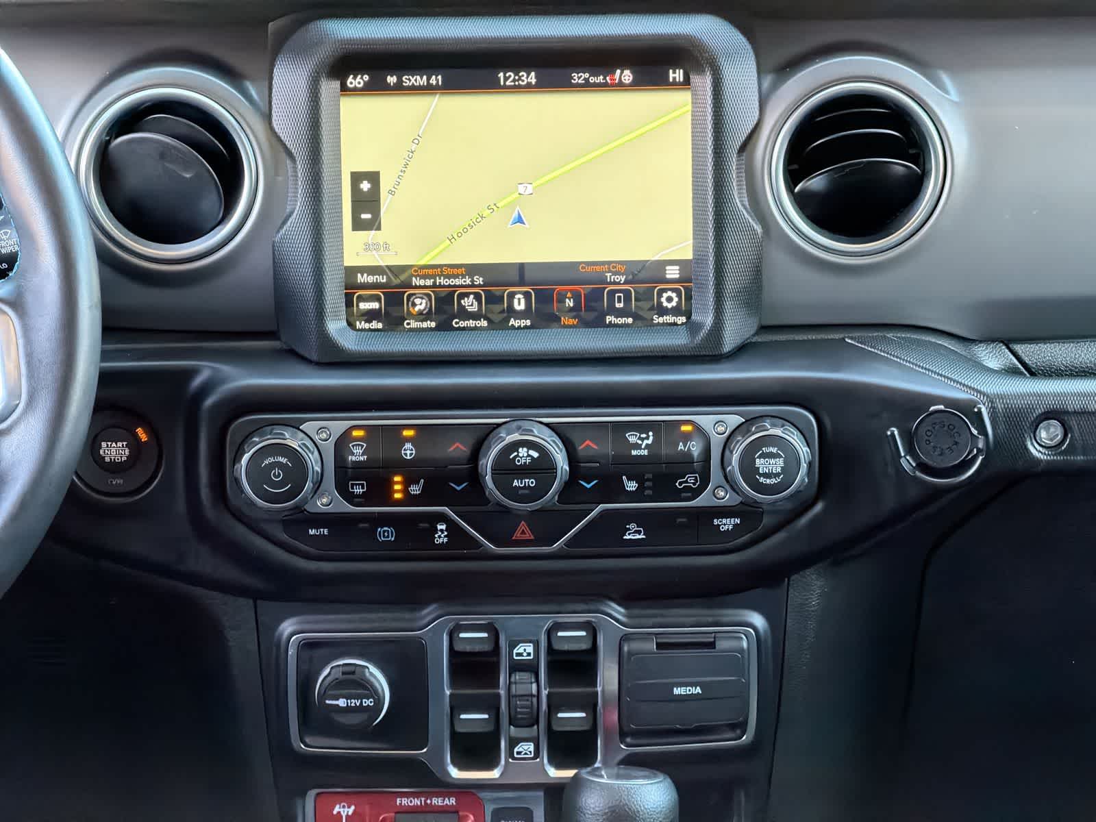 Thumbnail: 2022 Jeep Wrangler - 29