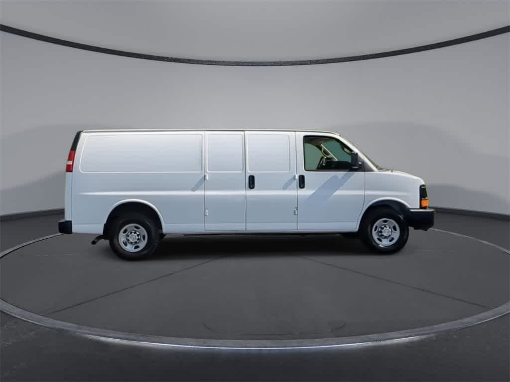 Thumbnail: 2016 Chevrolet Express - 9