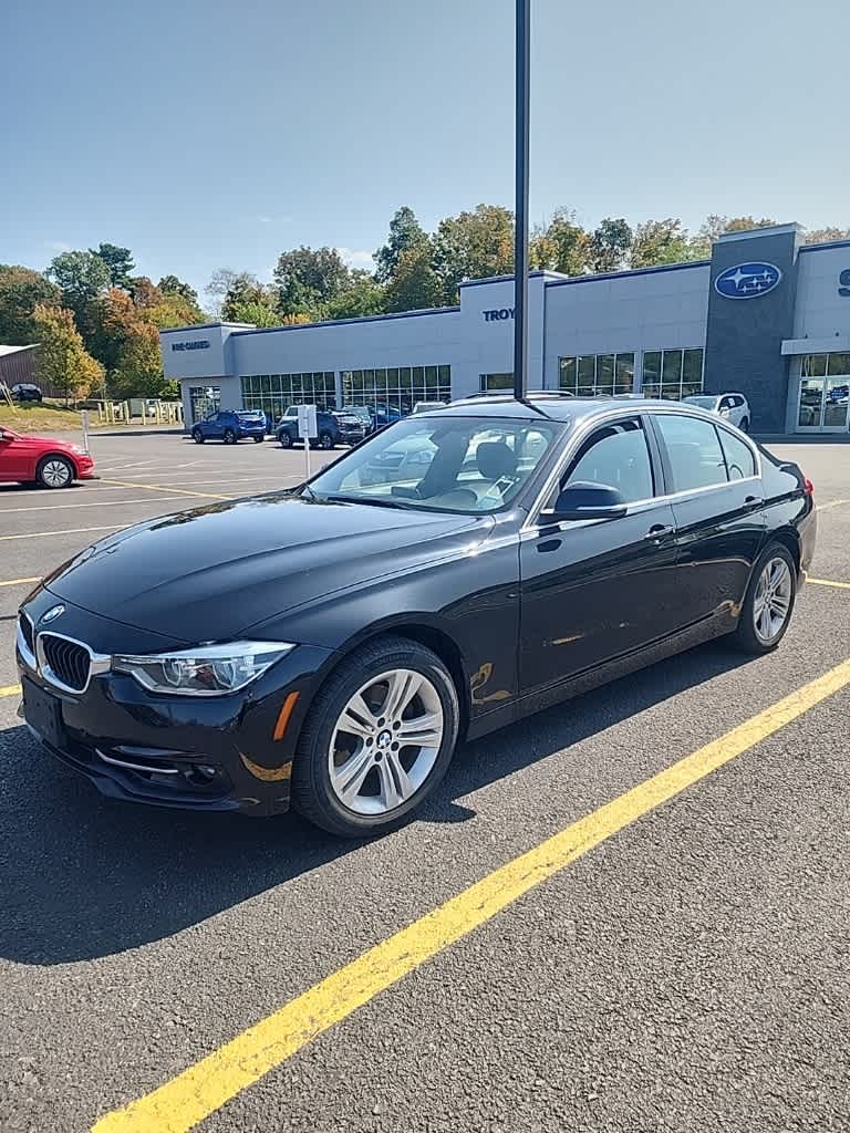 Thumbnail: 2017 BMW 3 Series - 1