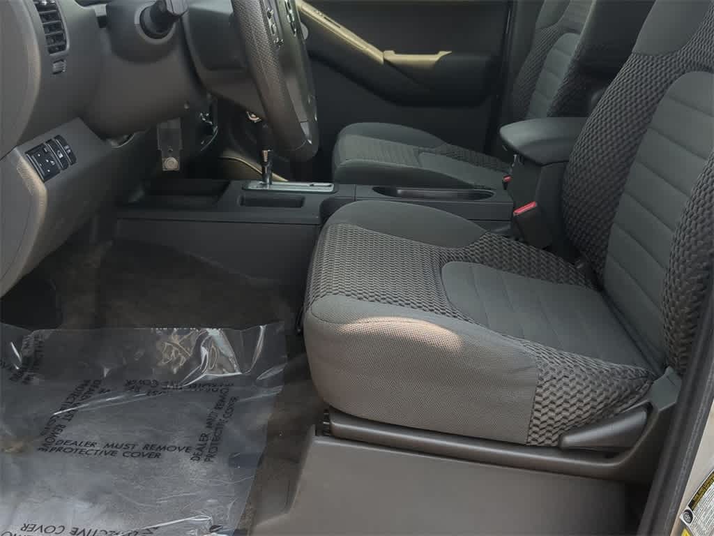 2014 Nissan Frontier SV 17