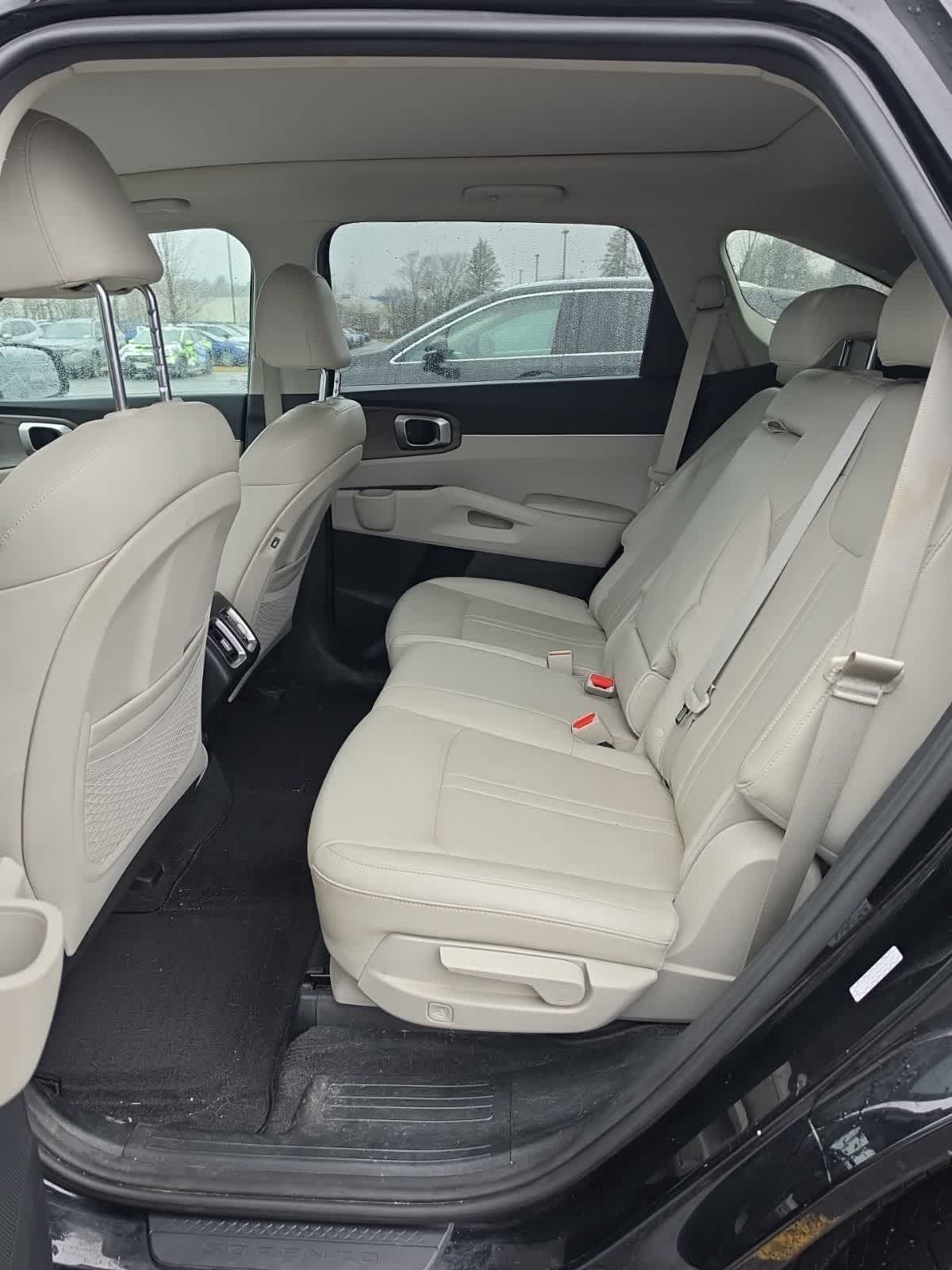 Thumbnail: 2022 Kia Sorento - 4