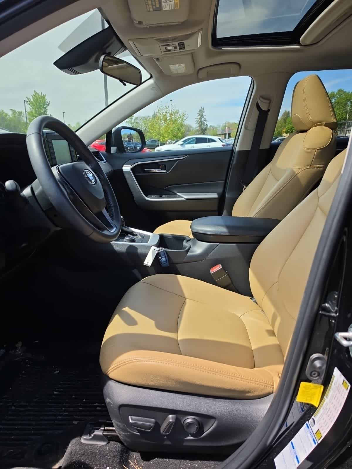 Thumbnail: 2022 Toyota RAV4 - 3