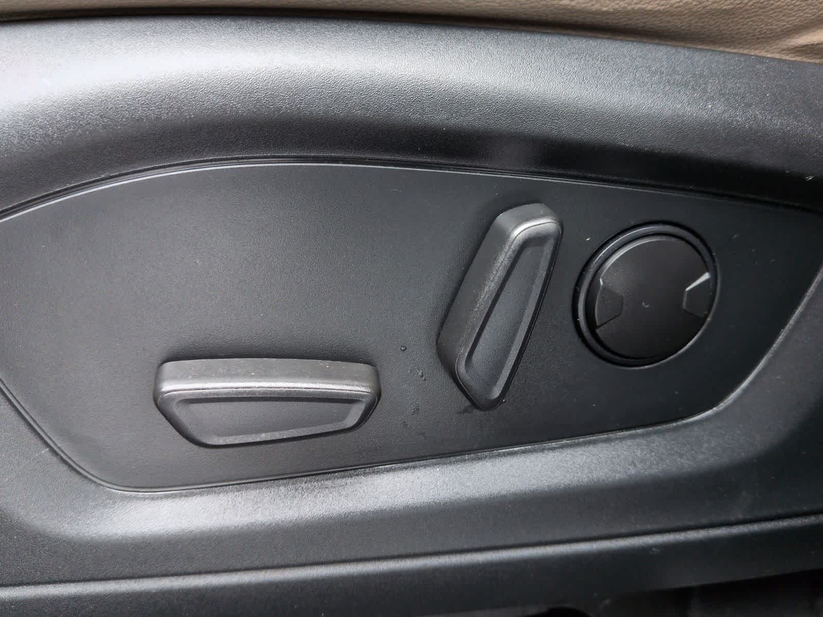 Thumbnail: 2022 Ford Explorer - 18