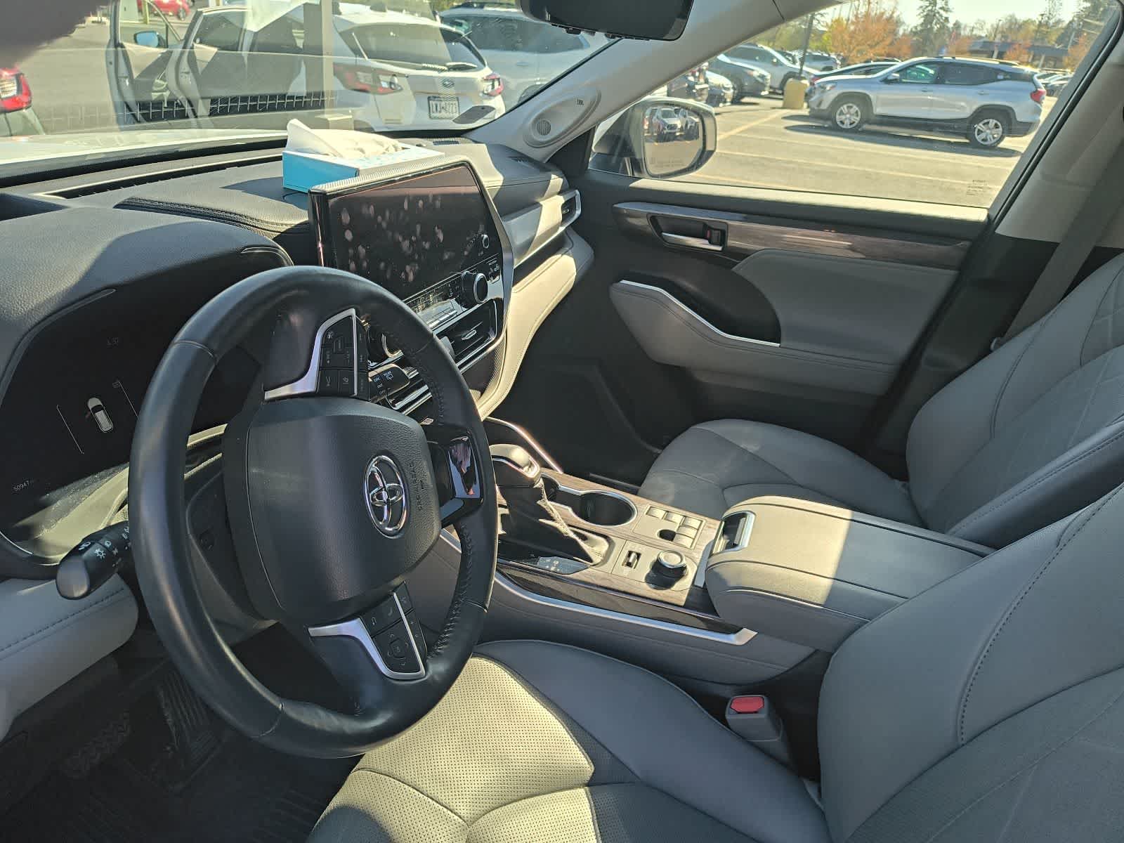 Thumbnail: 2023 Toyota Highlander - 5