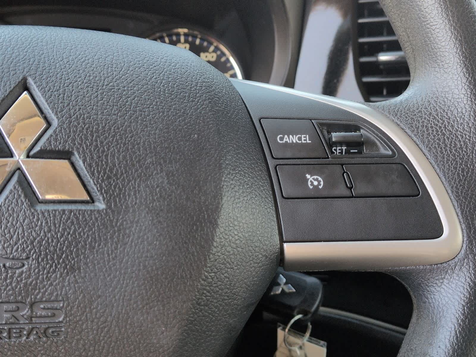 Thumbnail: 2019 Mitsubishi Outlander - 25