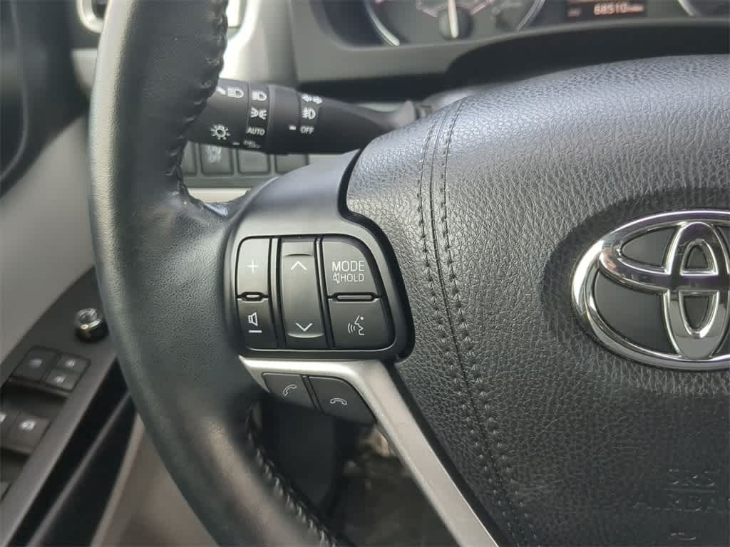 Thumbnail: 2017 Toyota Highlander - 25