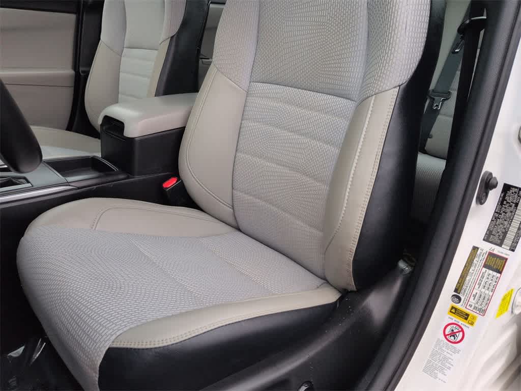 Thumbnail: 2017 Toyota Camry - 17