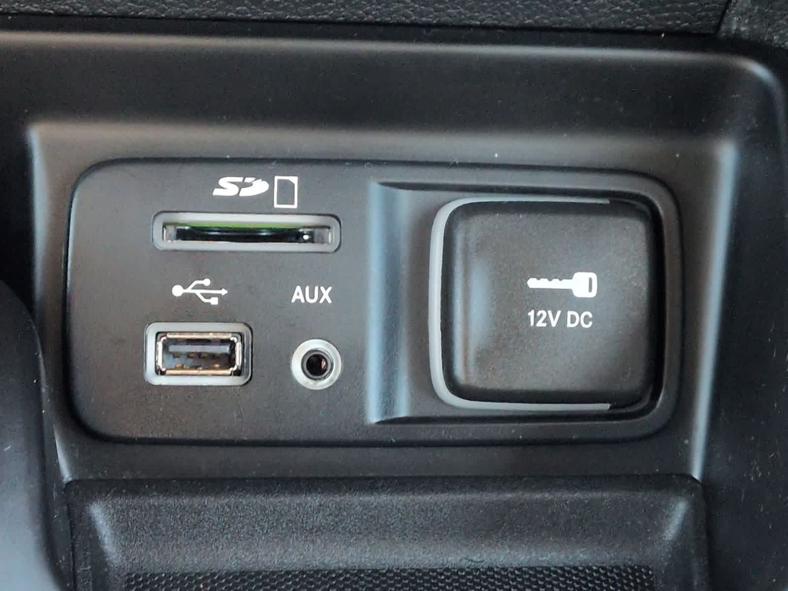 Thumbnail: 2016 Jeep Cherokee - 33