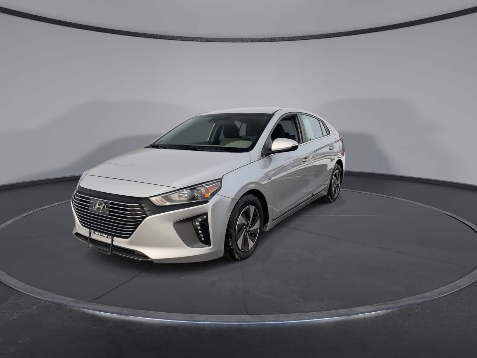 Thumbnail: 2017 Hyundai Ioniq - 4
