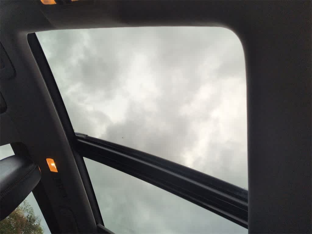 Thumbnail: 2016 Toyota Highlander - 20