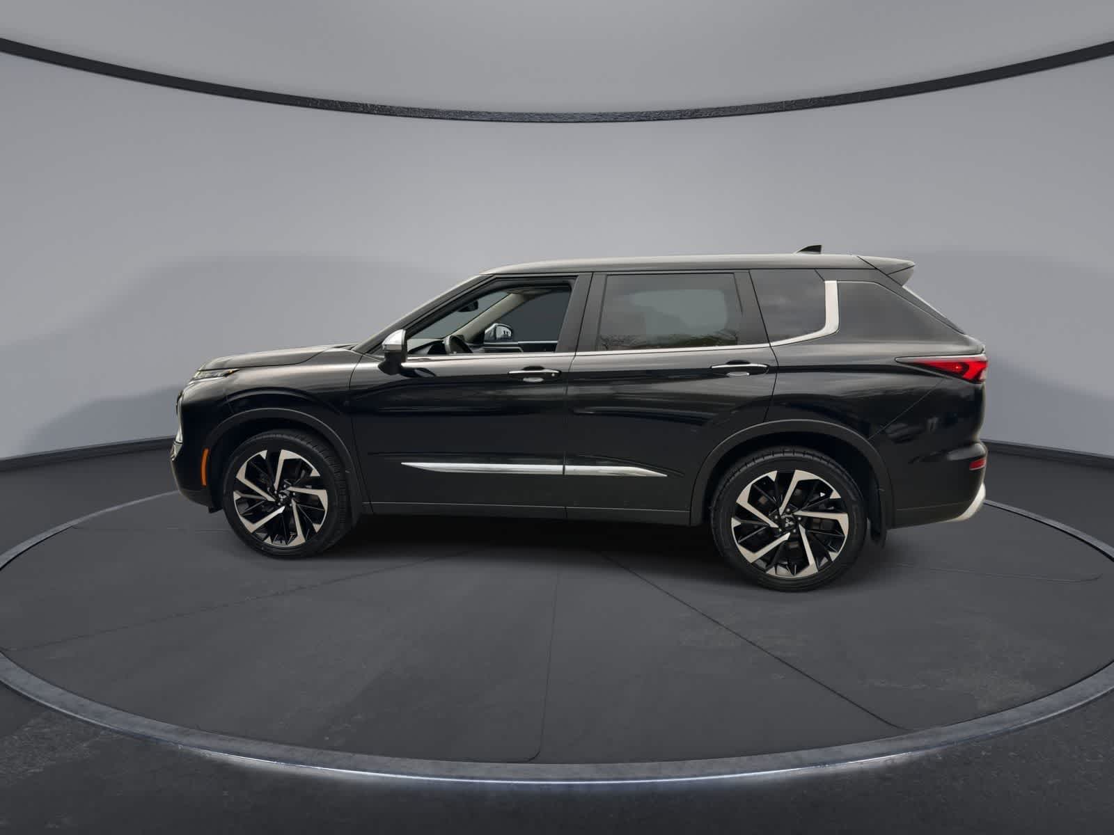 Thumbnail: 2022 Mitsubishi Outlander - 5