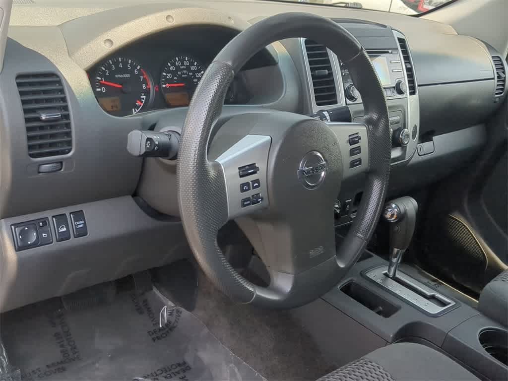 2014 Nissan Frontier SV 10