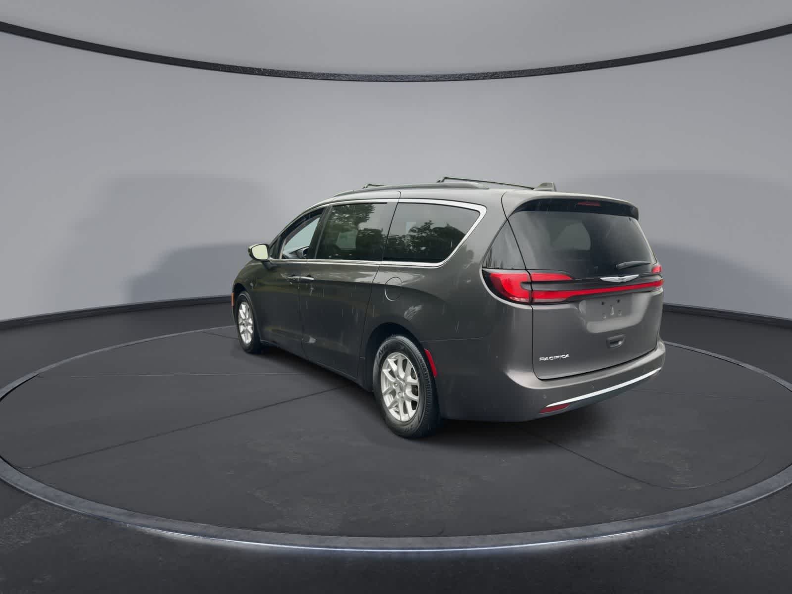 Thumbnail: 2022 Chrysler Pacifica - 6