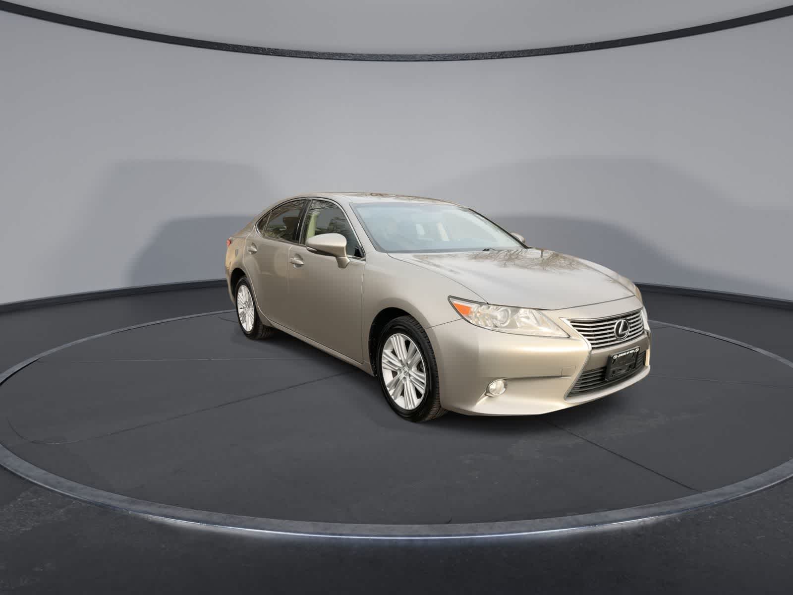 Thumbnail: 2015 Lexus ES - 2